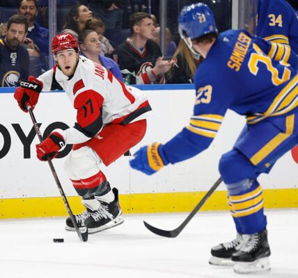 НХЛ: Кароліна сенсаційно поступилася