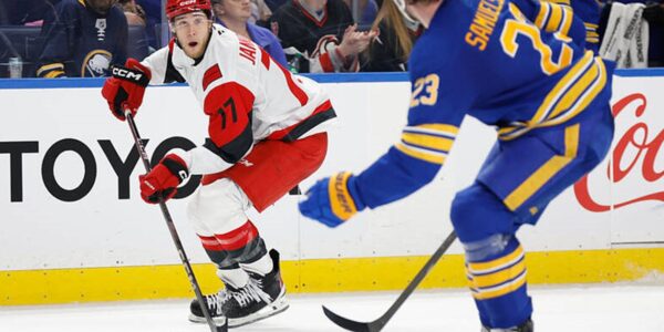 НХЛ: Кароліна сенсаційно поступилася