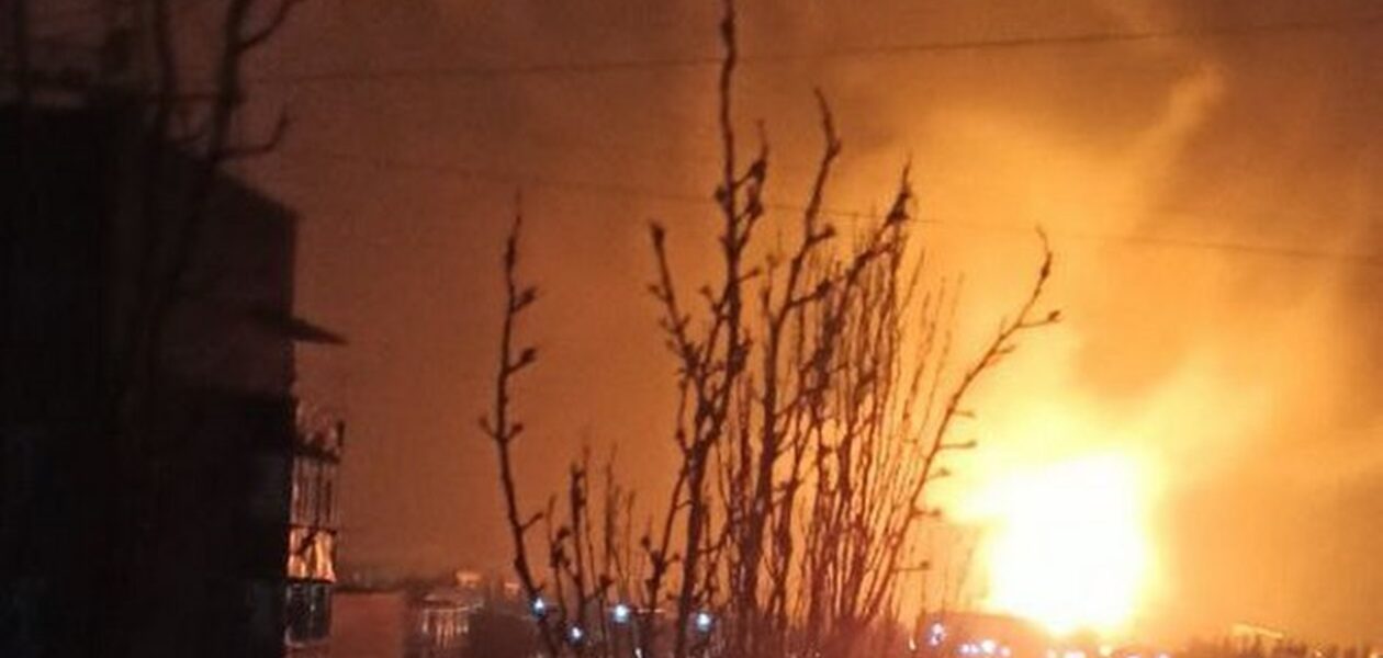 У Таганрозі РФ прогриміли 20 вибухів, вирує пожежа