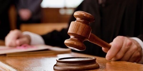 300 млрд за невипуск за кордон: суд зобов’язав розглянути позов чоловіка