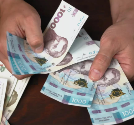 Бюджет 2026: які зарплати отримуватимуть військові, вчителі та лікарі