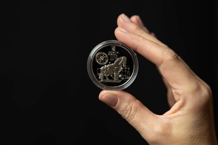 Нацбанк презентував пам’ятну монету, присвячену спецоперації СБУ «Павутина»