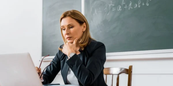 Вчителі отримуватимуть підвищену зарплату найближчими тижнями – Міносвіти