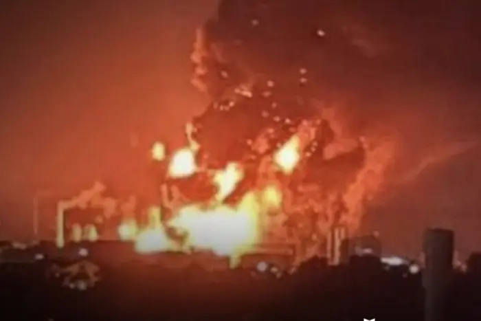 Генштаб підтвердив ураження НПЗ у Краснодарському краї та нафтобази у Ростовській області