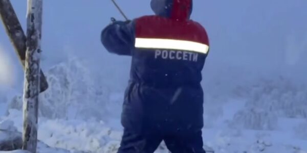 Блекаут в РФ: у Мурманську поставили дерев'яні ЛЕП