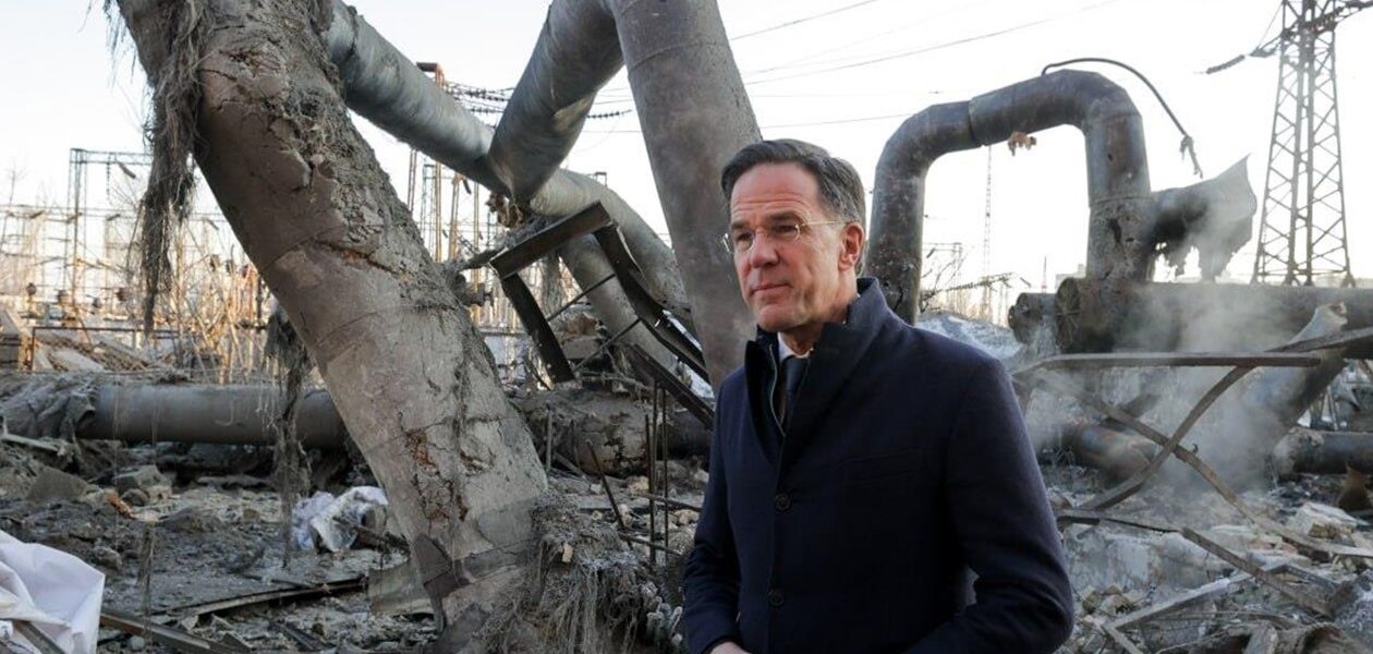 Рютте показали наслідки удару Росії по ТЕЦ в Києві