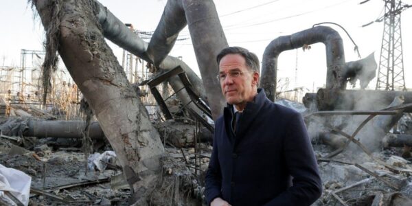 Рютте показали наслідки удару Росії по ТЕЦ в Києві