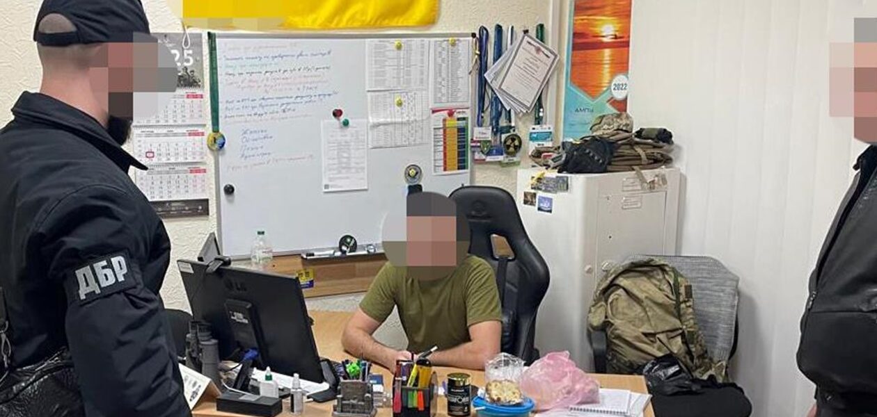 Підполковник ДПСУ заробив понад $1,5 млн на ухилянтах