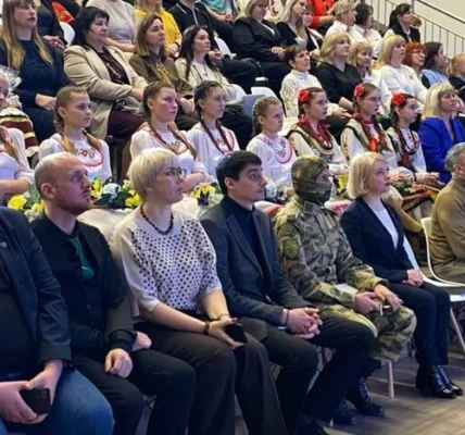 У Мелітополі окупанти залучають учителів до шпигування за школярами