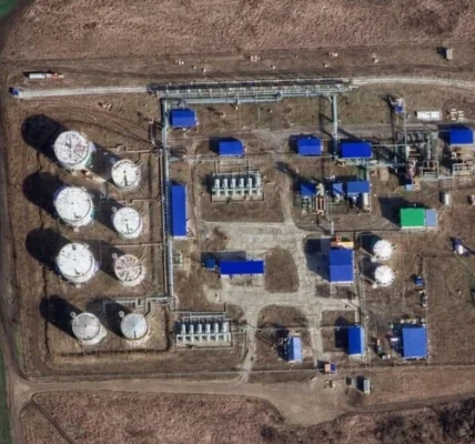 У Краснодарському краї РФ після атаки дронів сталася пожежа на міні-НПЗ