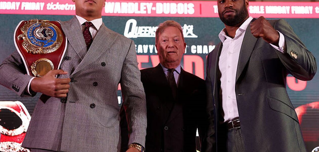 Вордлі виставив Дюбуа кулак, а той спасував