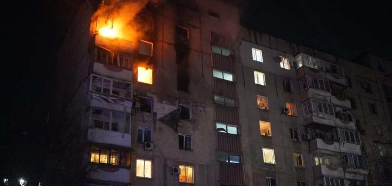 У Харкові і Запоріжжі палають багатоповерхівки