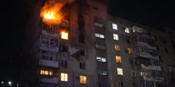 У Харкові і Запоріжжі палають багатоповерхівки