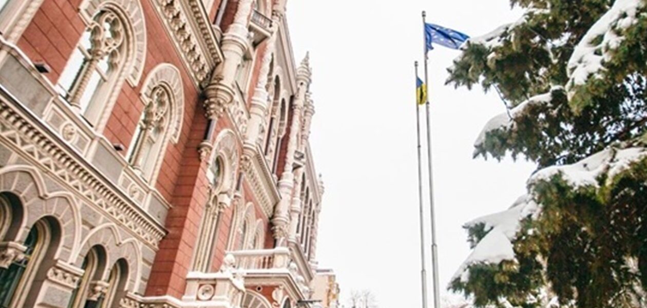 Долар підскочив до історичного максимуму в Українї