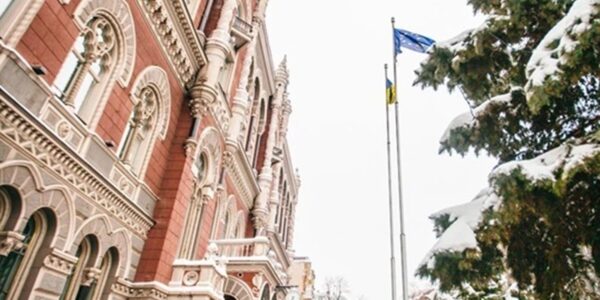 Долар підскочив до історичного максимуму в Українї