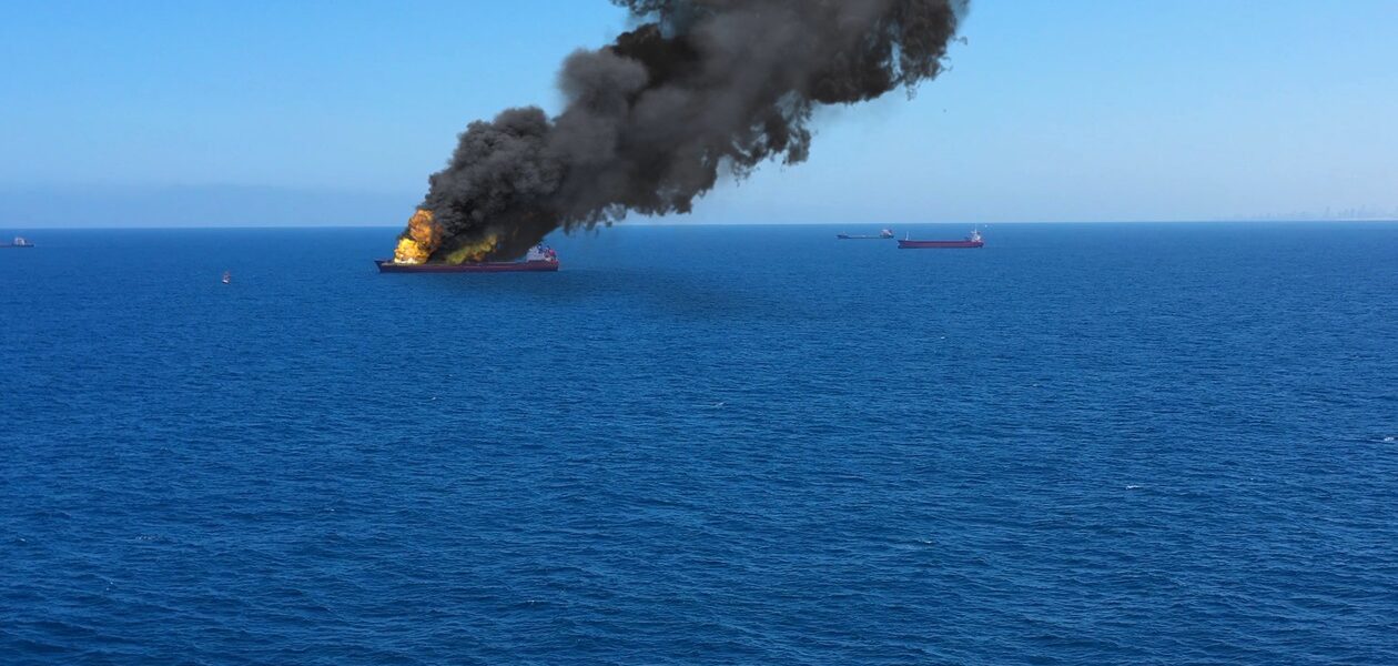 США потопили перший у світі носій бойових дронів