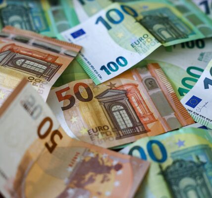 У Німеччині 7-річний хлопчик приніс до школи 5000 євро