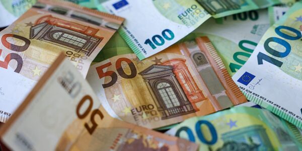 У Німеччині 7-річний хлопчик приніс до школи 5000 євро