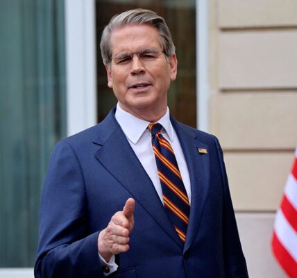 США свідомо дозволяють іранським танкерам проходити Ормузську протоку