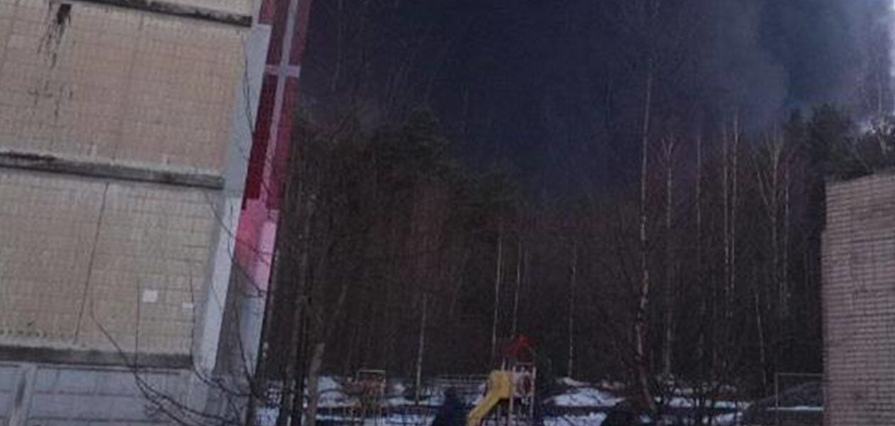 Ленобласть РФ атакували дрони: сталася пожежа