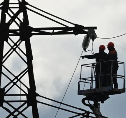 Після ворожих обстрілів п’ять областей залишаються без світла – Міненерго