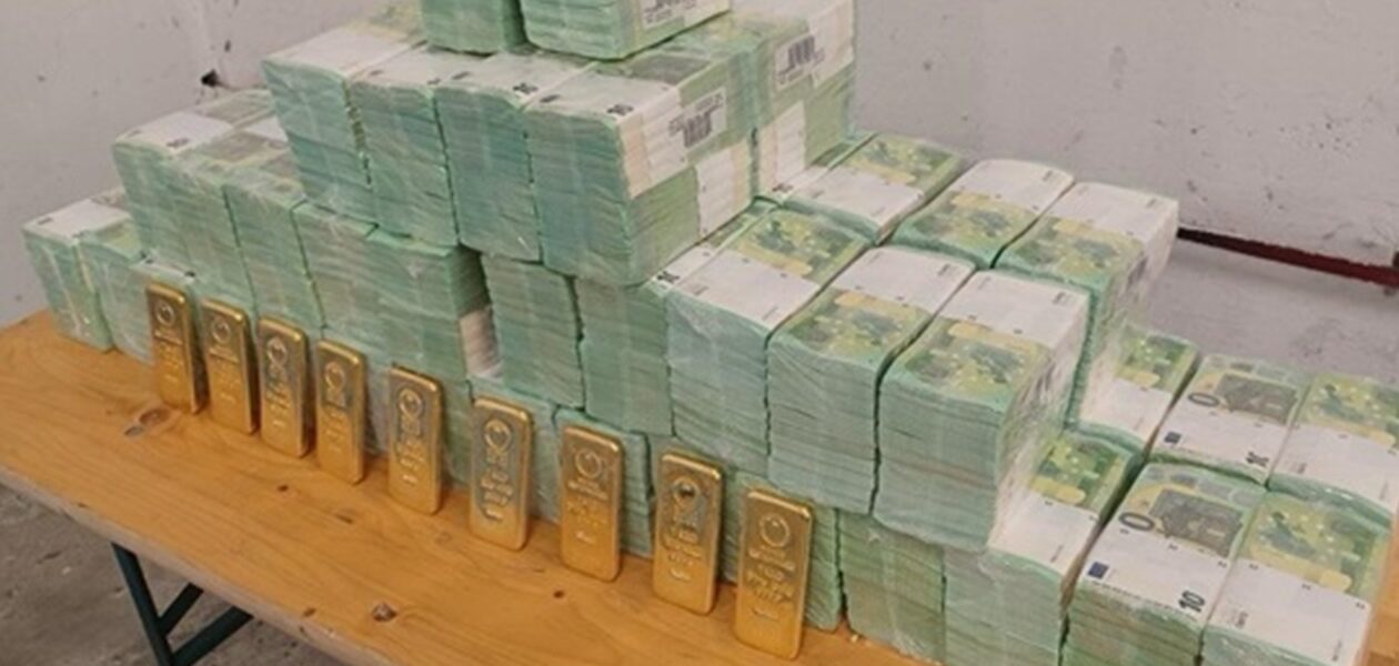 В ЄЦБ пояснили, чим загрожує захоплення Угорщиною готівки України