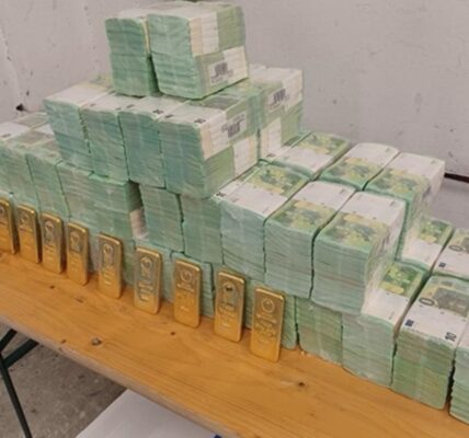 В ЄЦБ пояснили, чим загрожує захоплення Угорщиною готівки України