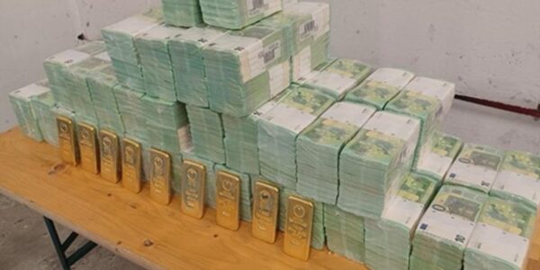 В ЄЦБ пояснили, чим загрожує захоплення Угорщиною готівки України