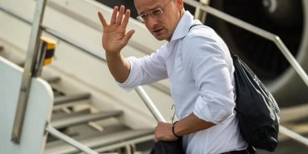 Угорські літаки вивозили готівку та коштовності з Росії - ЗМІ