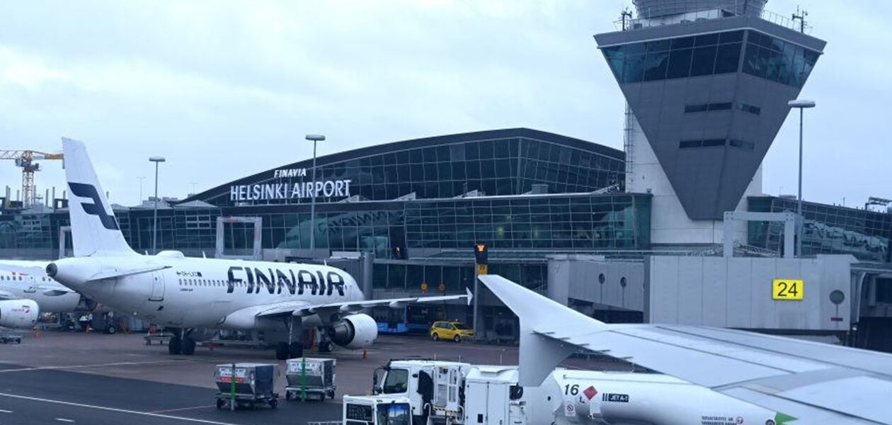 Два літаки, що летіли в РФ, приземлились у Фінляндії через атаку дронів