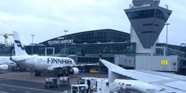 Два літаки, що летіли в РФ, приземлились у Фінляндії через атаку дронів