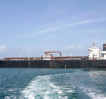 Саудівська нафта прорвалася через Ормузьку протоку