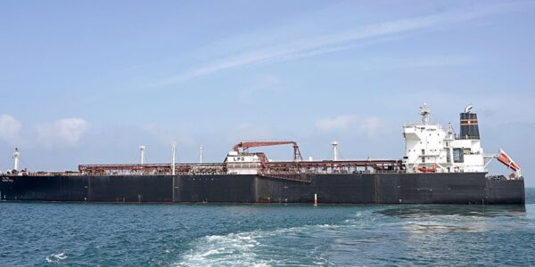 Саудівська нафта прорвалася через Ормузьку протоку