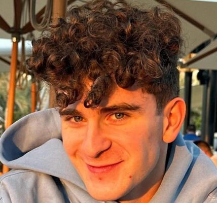 Український блогер-мільйонник зрікся України та одружився з росіянкою в РФ