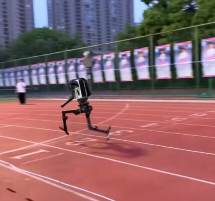 Китайський робот наблизився до рекорду швидкості Усейна Болта