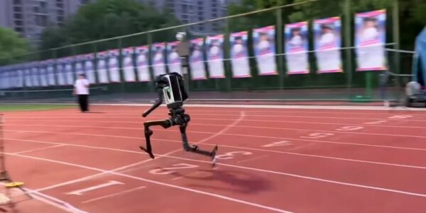 Китайський робот наблизився до рекорду швидкості Усейна Болта