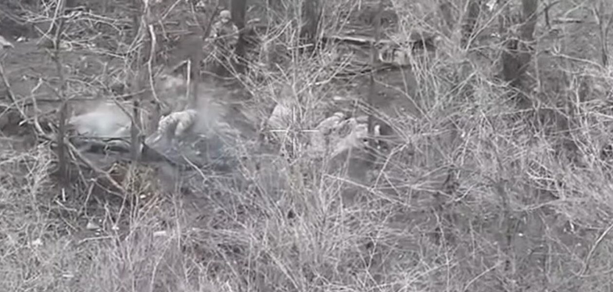 Двоє бійців ЗСУ взяли в полон вісьмох окупантів