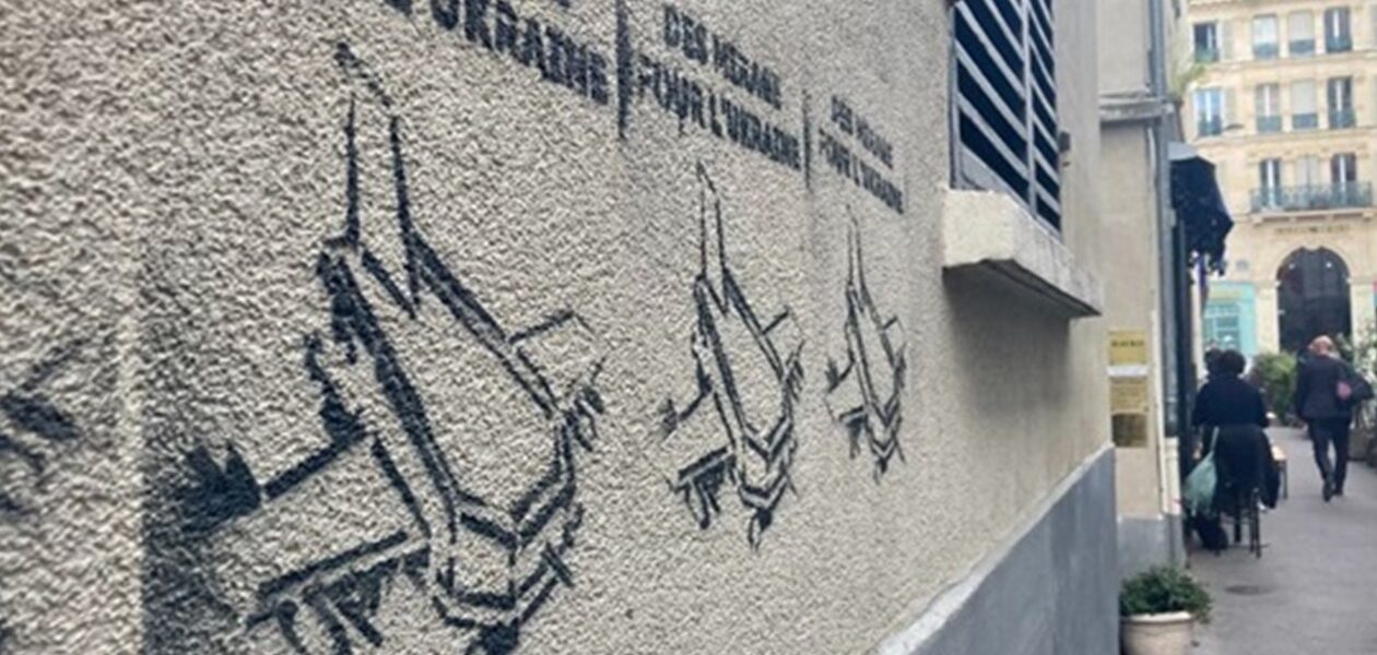 У Франції оголосили вироки групі молдаван за "українські" графіті з трунами