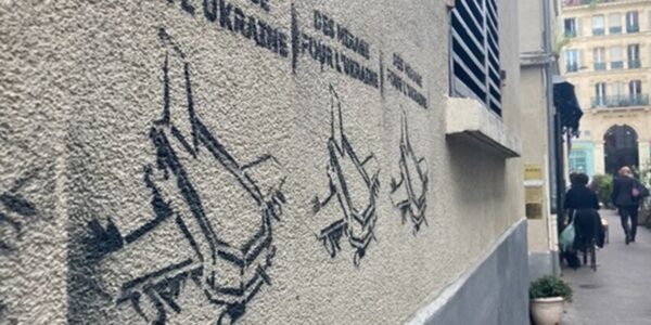 У Франції оголосили вироки групі молдаван за "українські" графіті з трунами