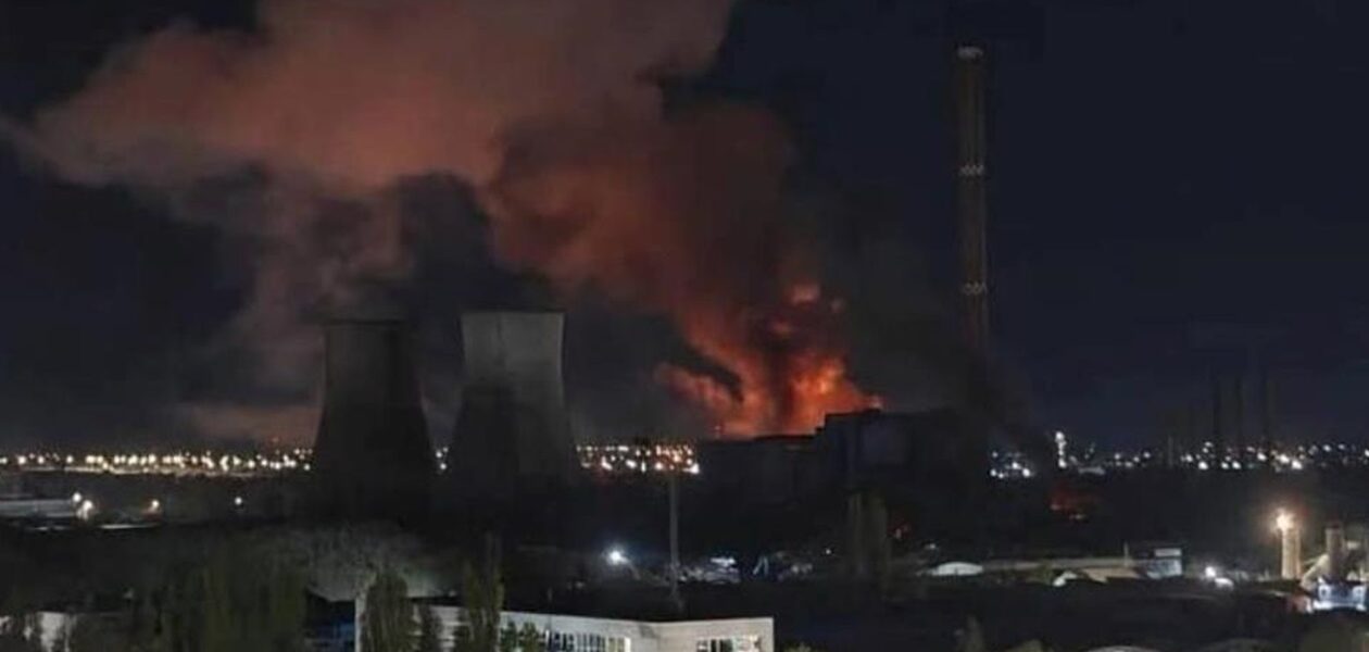 У Бухаресті на ТЕЦ стався вибух і масштабна пожежа