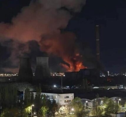 У Бухаресті на ТЕЦ стався вибух і масштабна пожежа