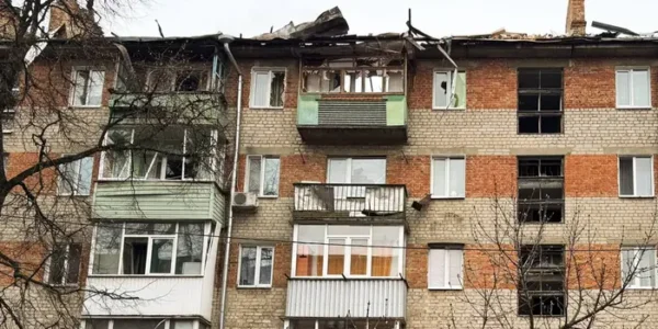 Окупанти атакували багатоповерхівку у Сумах: є постраждала