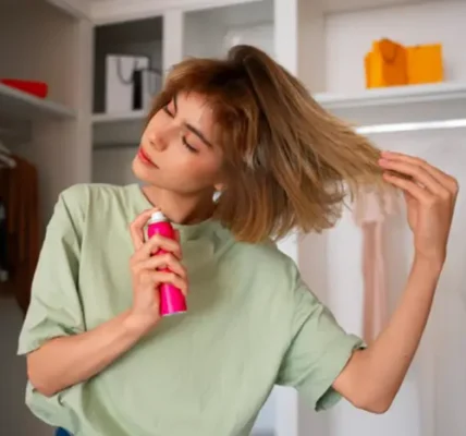 Чим відрізняється сольовий спрей від лаку та мусу для волосся