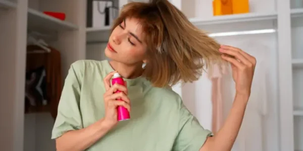 Чим відрізняється сольовий спрей від лаку та мусу для волосся