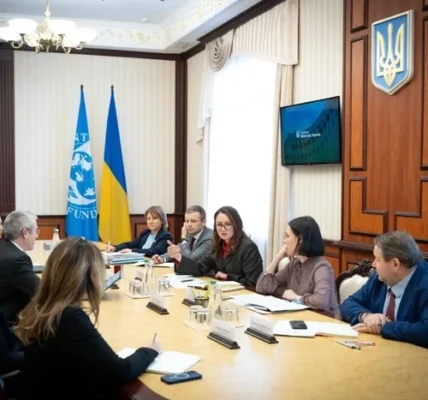 Команда МВФ прибула до України