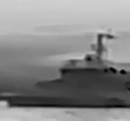 Уражено російські катери, які охороняли Керченський міст (відео)