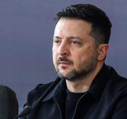 Зеленський відповів Венсу на заяву про скорочення допомоги Україні