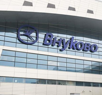 Атака дронів: у Москві і Петербурзі аеропорти зупинили роботу