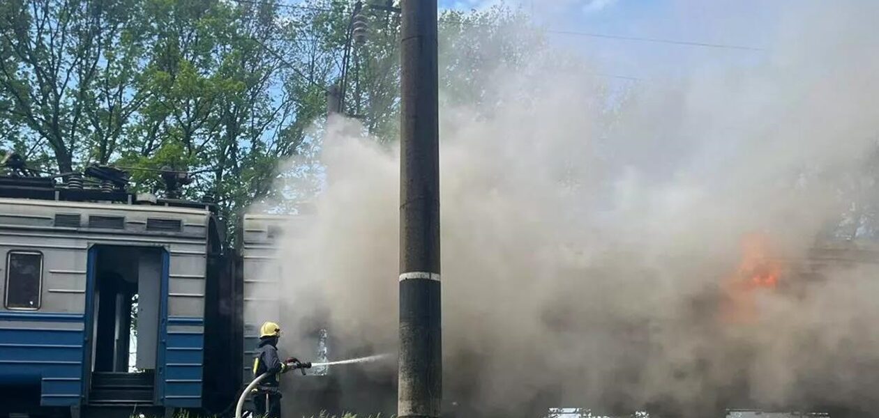 На Черкащині під час руху спалахнув електропоїзд