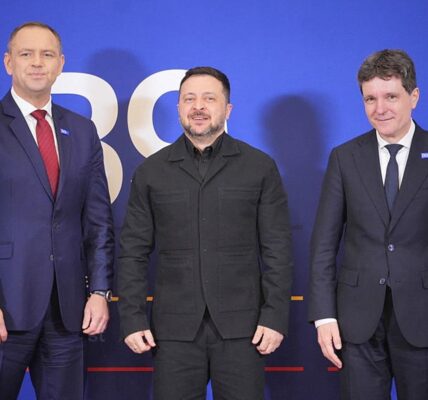 Зеленський разом з першою леді прибув до Румунії